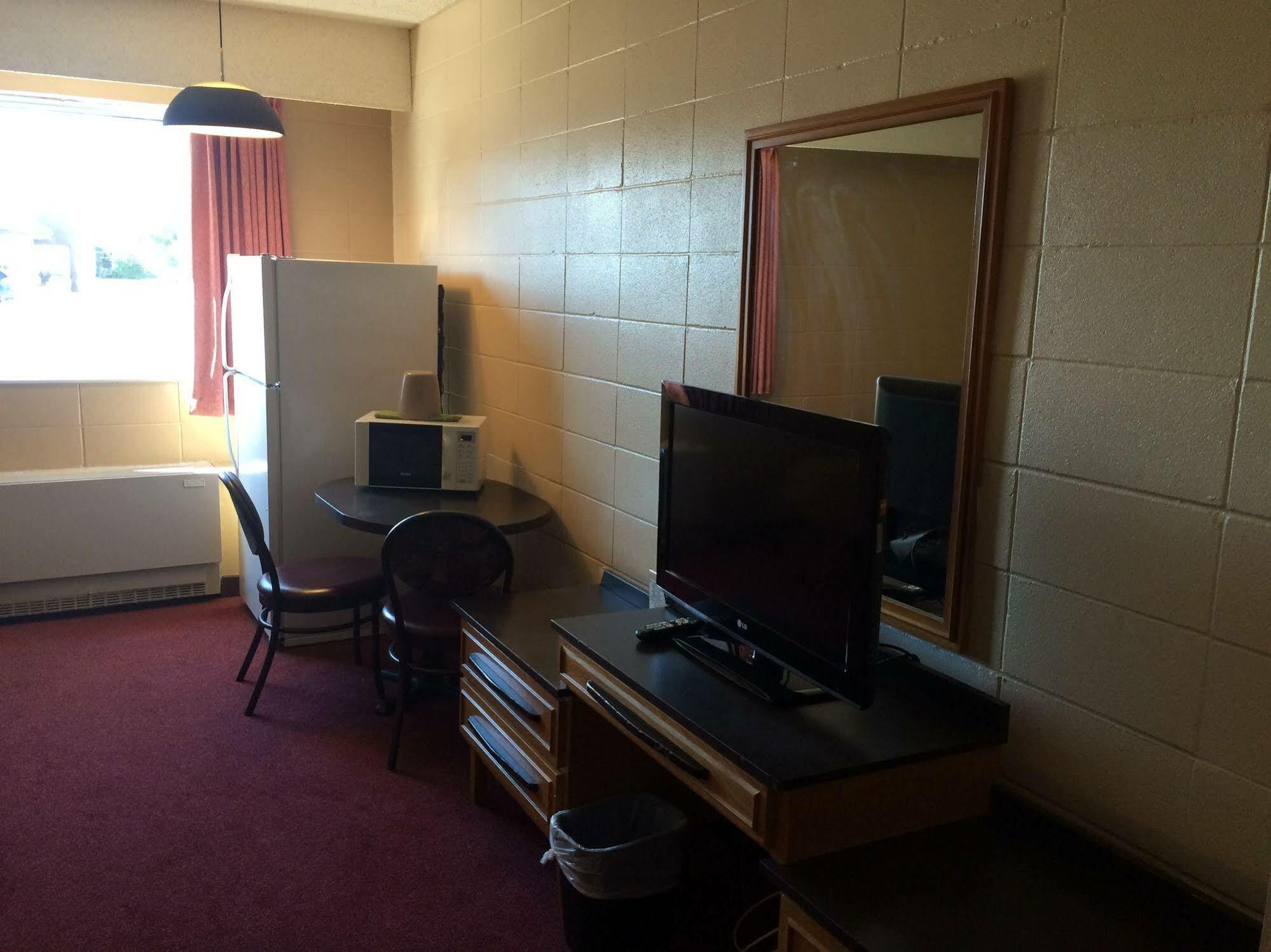 Midtown Motor Inn Bonnyville Екстер'єр фото