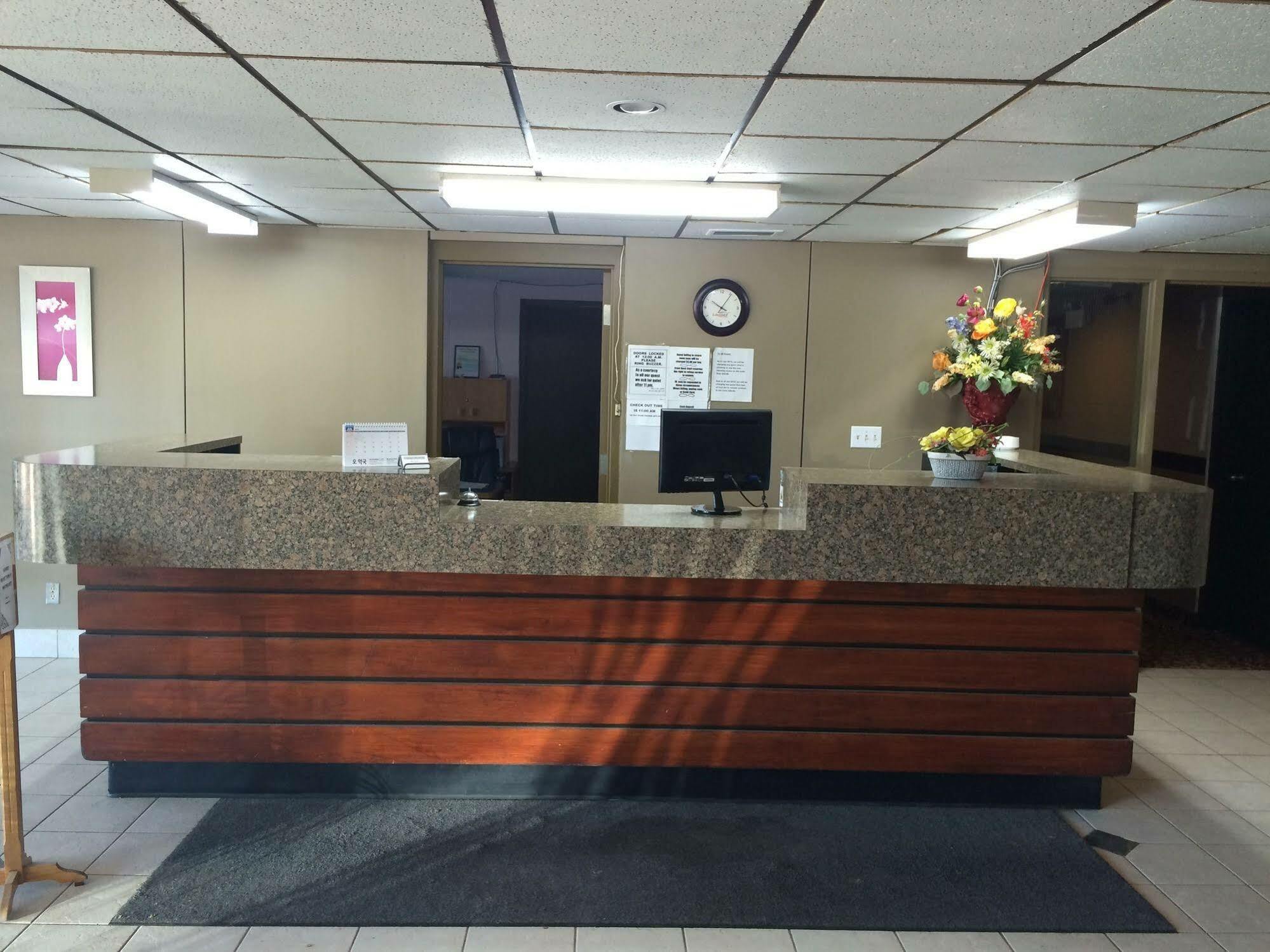 Midtown Motor Inn Bonnyville Екстер'єр фото