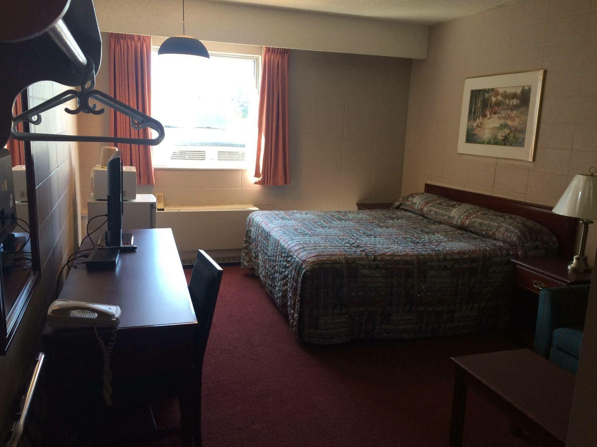 Midtown Motor Inn Bonnyville Екстер'єр фото