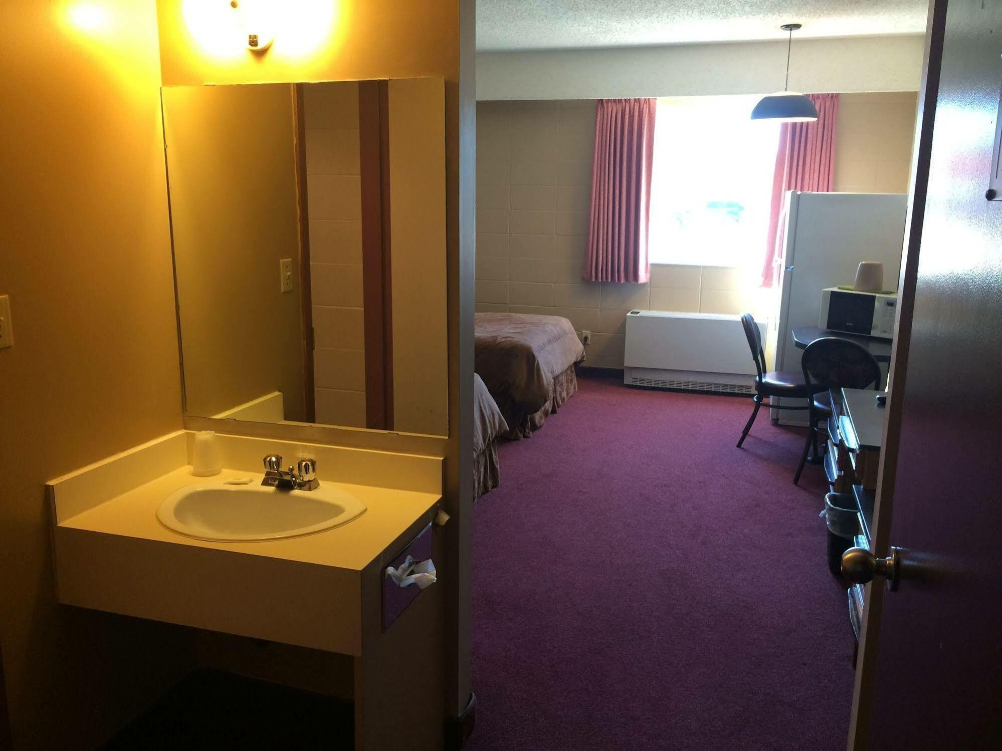 Midtown Motor Inn Bonnyville Екстер'єр фото