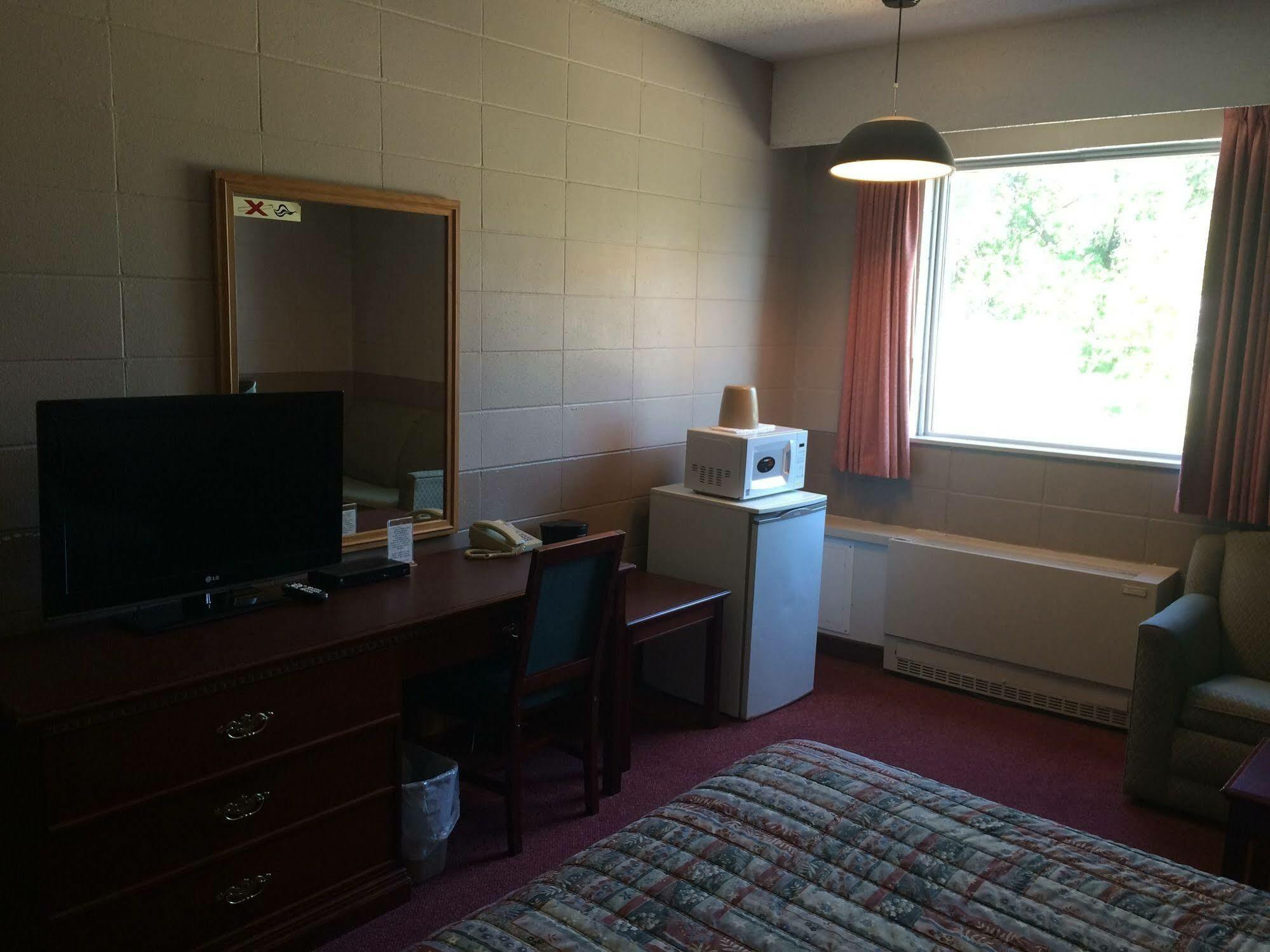 Midtown Motor Inn Bonnyville Екстер'єр фото